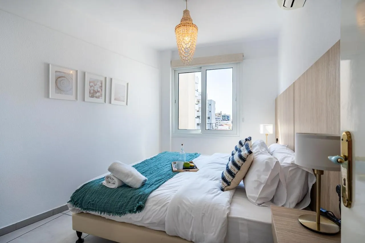 Whispering Palms 1-Br Apt By Finikoudes Beach Larnaca Appartement