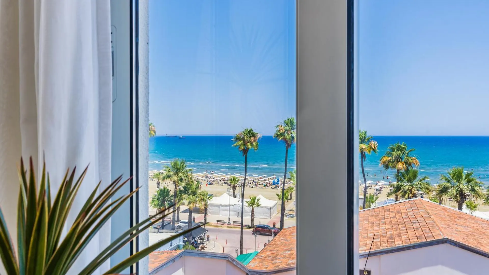 Whispering Palms 1-Br Apt By Finikoudes Beach Larnaca Cyprus