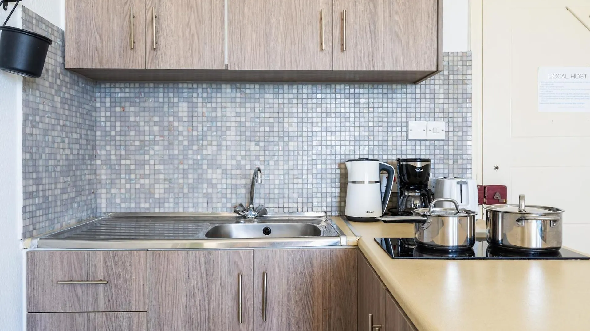 Whispering Palms 1-Br Apt By Finikoudes Beach Larnaca 0*,