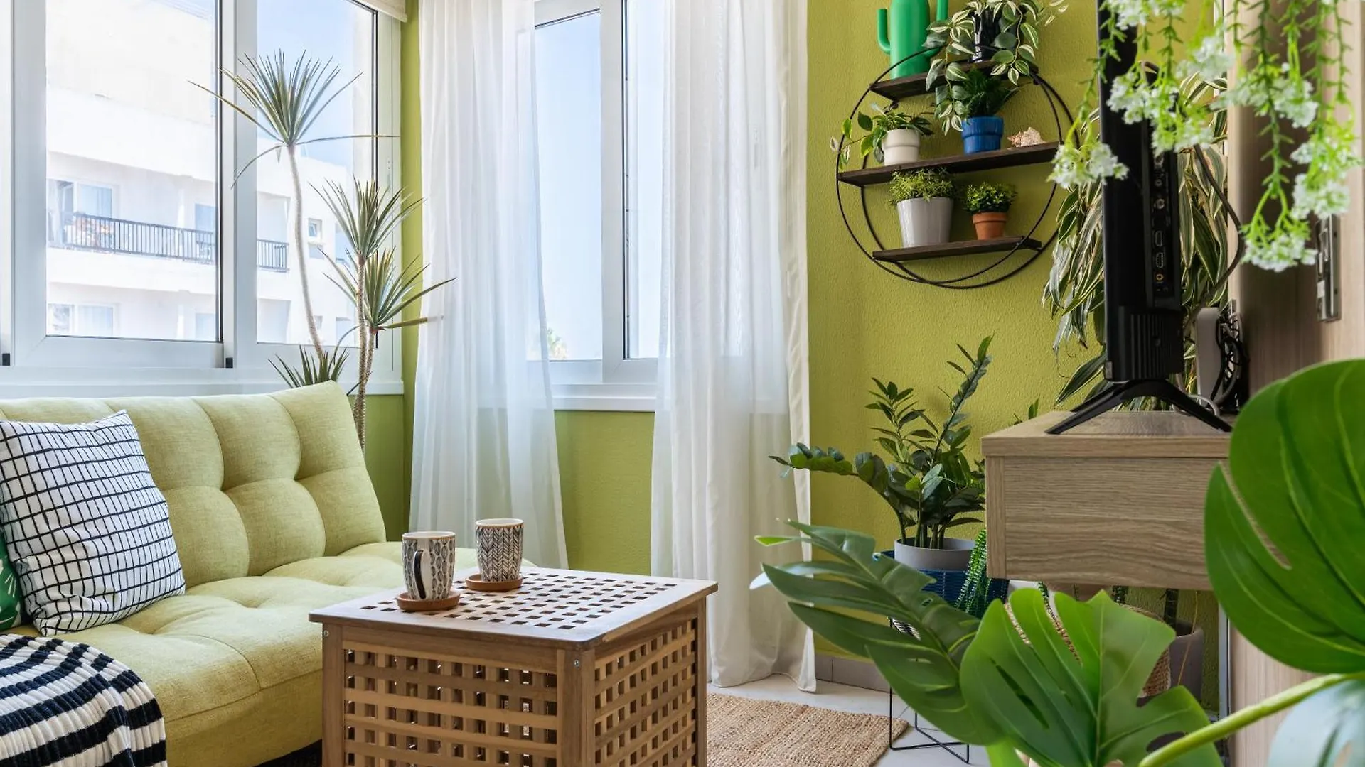 Whispering Palms 1-Br Apt By Finikoudes Beach Larnaca Appartement