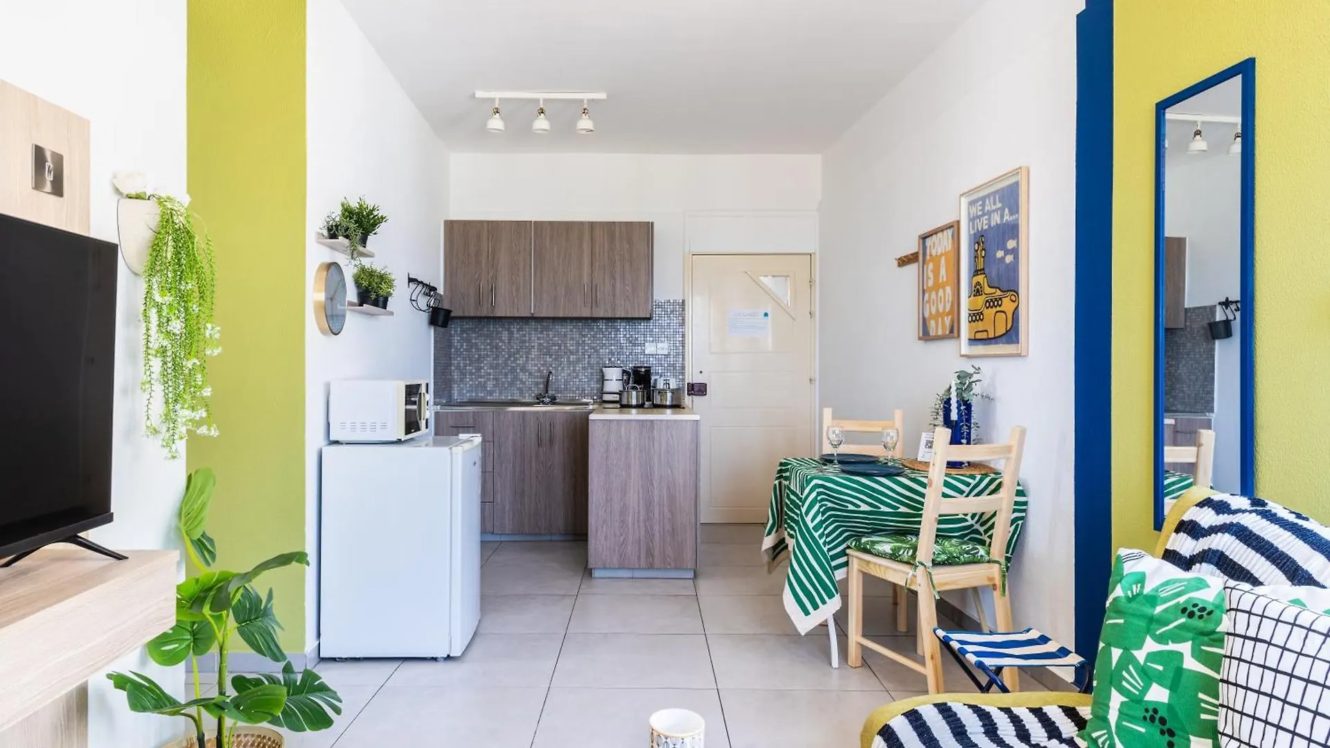 Whispering Palms 1-Br Apt By Finikoudes Beach Larnaca Appartement